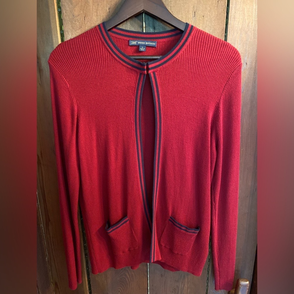 Brooks Brothers “365” women’s cardigan. Size L. Burgundy and navy blue color.